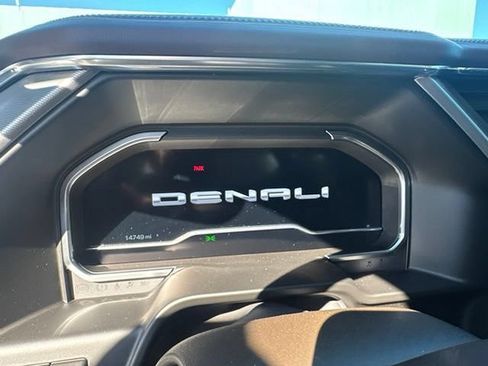 Used 2023 GMC Sierra 1500 Denali w/ Denali Reserve Package AWD/4WD image 11