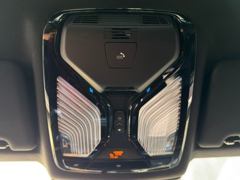 Used 2022 BMW 530e w/ Premium Package RWD image 36