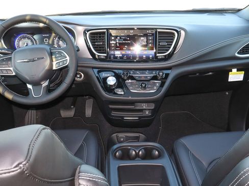 New 2026 Chrysler Pacifica Select image 22