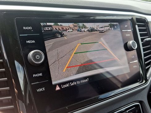Certified 2022 Volkswagen Atlas SE w/ Panoramic Sunroof Package AWD/4WD image 18