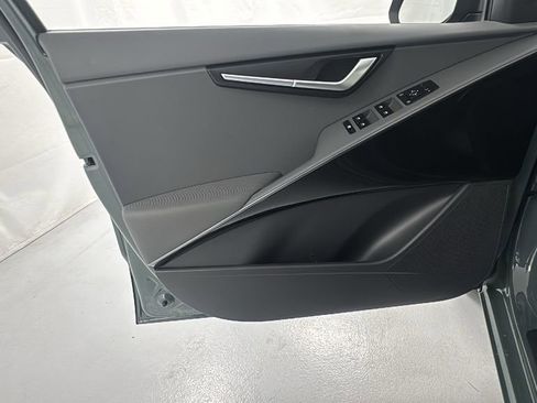 New 2025 Kia Niro EX image 18