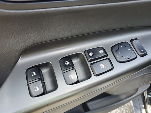 Used 2022 Hyundai Kona Limited FWD image 18