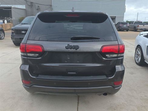Used 2018 Jeep Grand Cherokee Altitude RWD image 7