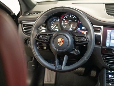 Certified 2026 Porsche Macan AWD/4WD image 27