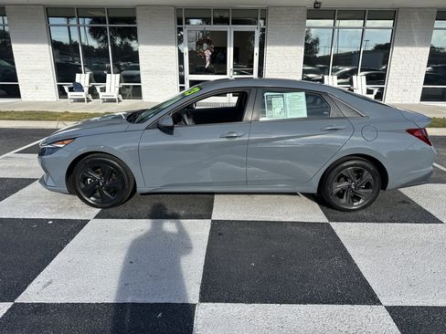 Used 2023 Hyundai Elantra SEL image 1