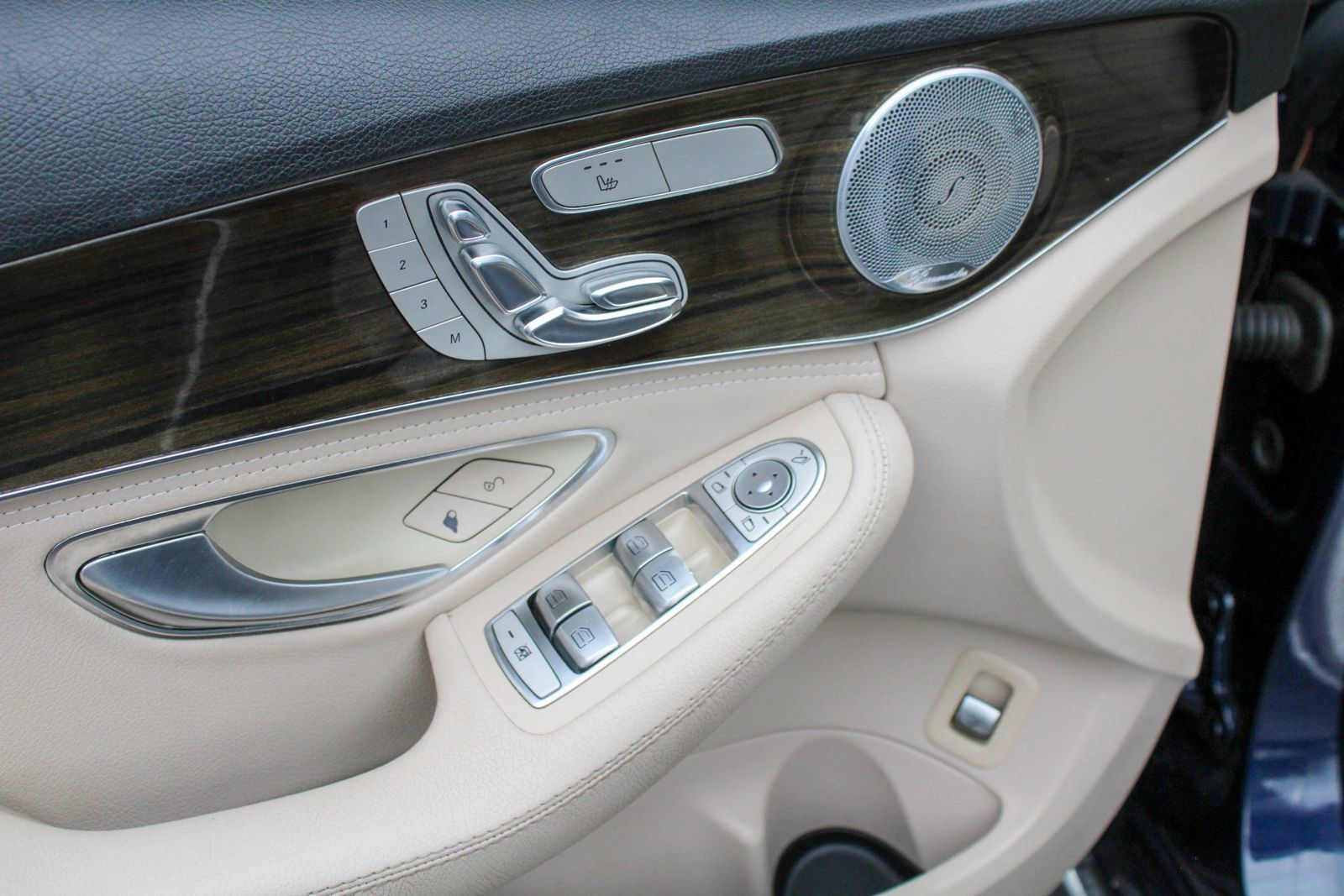 Used 2015 Mercedes-Benz C 300 4MATIC Sedan image 19