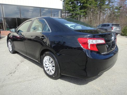 Used 2014 Toyota Camry LE image 4