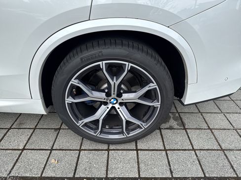 Used 2019 BMW X5 xDrive50i w/ M Sport Package AWD/4WD image 12