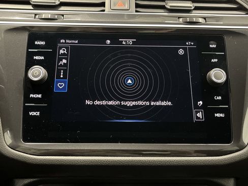 Used 2024 Volkswagen Tiguan SEL R-Line image 10