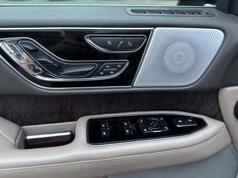 Used 2022 Lincoln Navigator L Reserve image 11