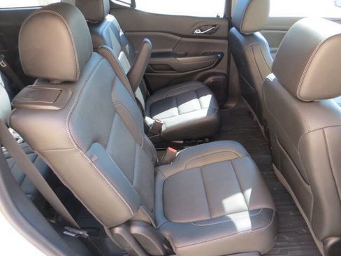 Used 2022 GMC Acadia SLT w/ Preferred Package image 24