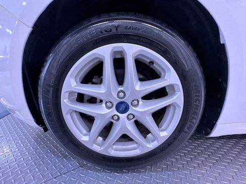 Used 2014 Ford Fusion SE FWD image 10
