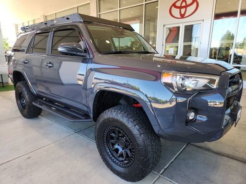 Used 2024 Toyota 4Runner SR5 Premium w/ SR5 Premium Package AWD/4WD image 4