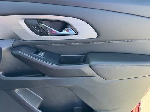 Certified 2023 Chevrolet Traverse LT FWD image 7