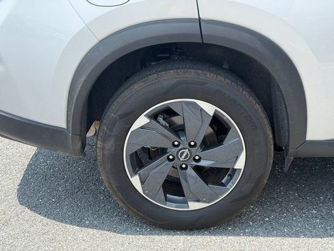 Used 2025 Nissan Rogue SV AWD/4WD image 12