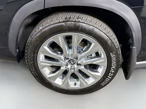Certified 2026 Toyota Highlander Limited AWD/4WD image 37