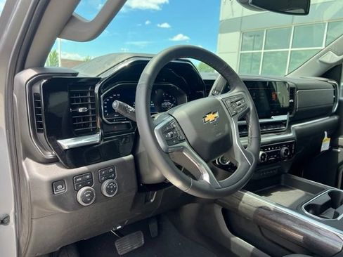 Used 2025 Chevrolet Silverado 2500 LTZ w/ LTZ Plus Package AWD/4WD image 14