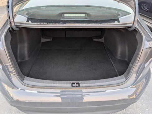 Used 2025 Toyota Corolla LE FWD image 31