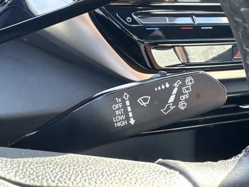 Certified 2023 Volkswagen ID.4 2WD image 18