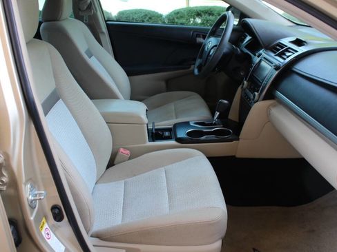 Used 2012 Toyota Camry LE image 26