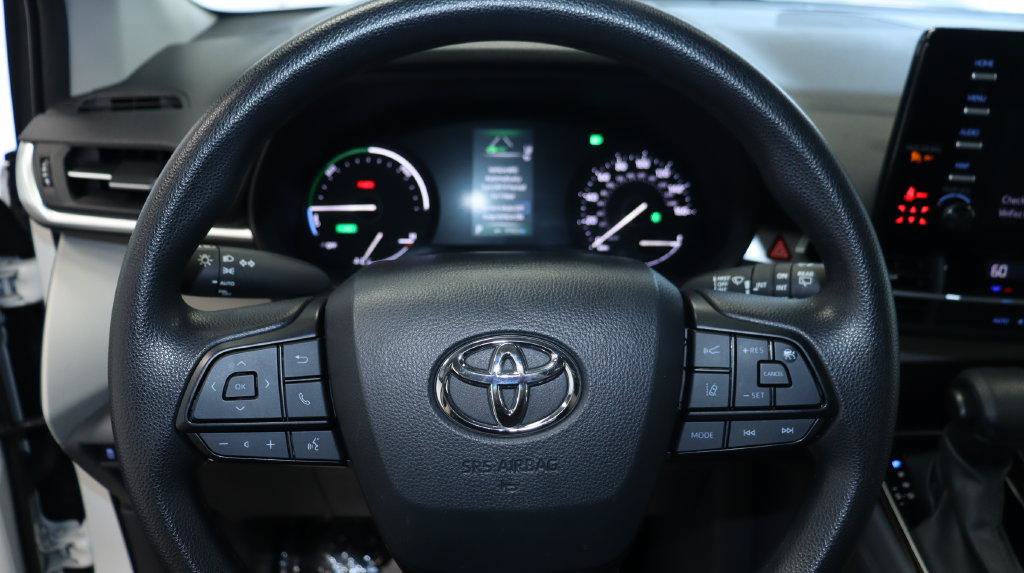 Used 2024 Toyota Sienna LE AWD/4WD image 18