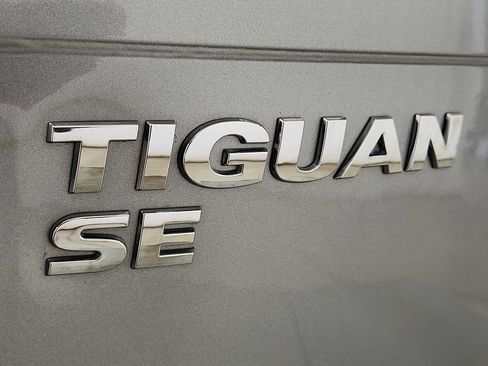 Used 2021 Volkswagen Tiguan SE FWD image 31