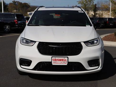 New 2026 Chrysler Pacifica Limited w/ S Appearance Package image 6