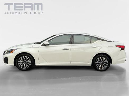 Used 2023 Nissan Altima 2.5 SV image 4