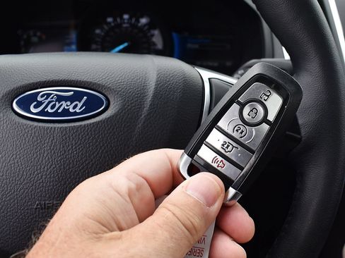 Certified 2024 Ford Edge Titanium AWD/4WD image 11
