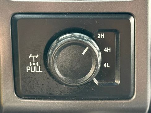 Used 2019 Ford F150 XLT w/ Equipment Group 302A Luxury AWD/4WD image 11