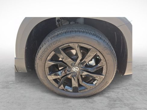 Used 2024 Volkswagen Taos SE FWD image 9