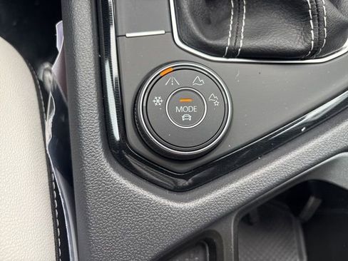 New 2026 Volkswagen Taos SE image 23