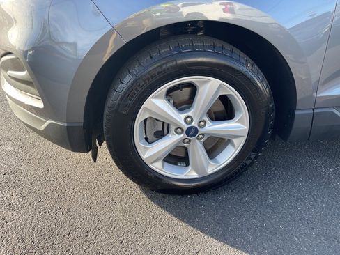 Used 2021 Ford Edge SE w/ Cargo Accessory Package image 4