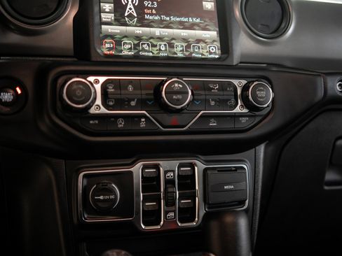 Used 2022 Jeep Gladiator Sport image 29