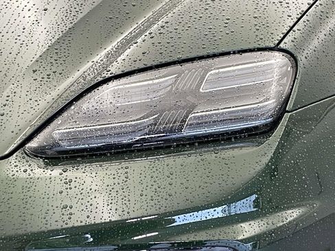 Used 2025 Porsche Macan 4 Electric image 15