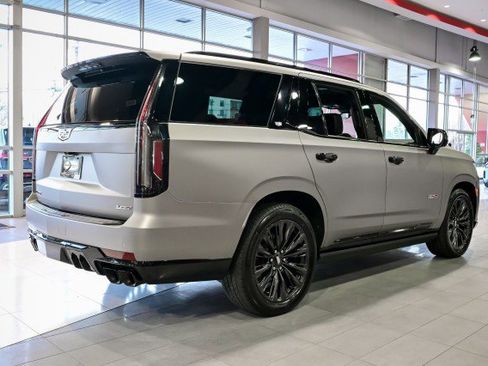 Used 2023 Cadillac Escalade V w/ LPO, ONYX Package image 5