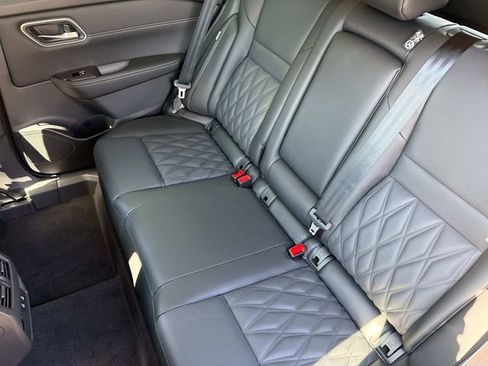 New 2026 Nissan Rogue Platinum w/ Platinum Premium Package AWD/4WD image 17