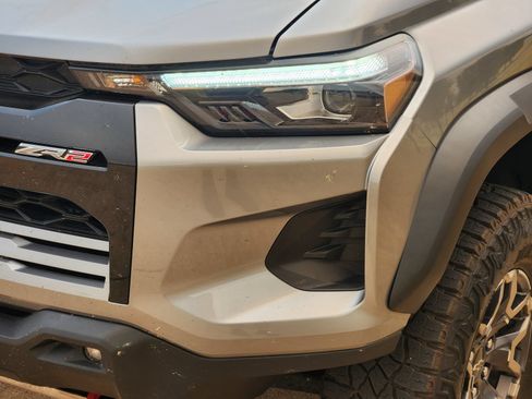 Used 2025 Chevrolet Colorado ZR2 w/ Technology Package AWD/4WD image 9