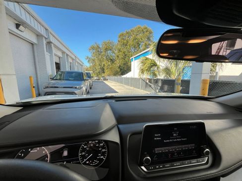 Used 2025 Nissan Rogue SV image 44