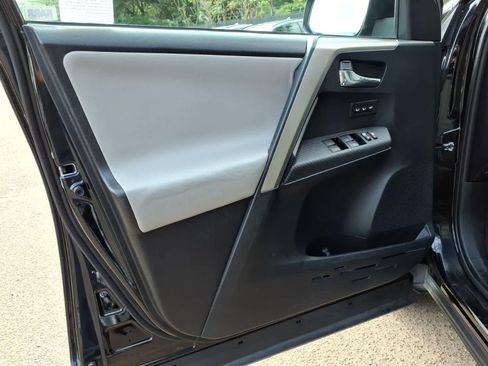 Used 2014 Toyota RAV4 Limited w/ Technology Package FWD image 12