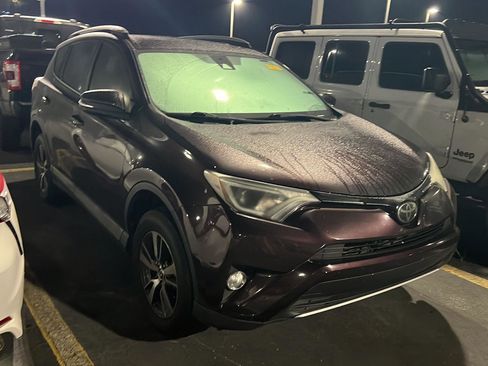 Used 2018 Toyota RAV4 XLE image 6