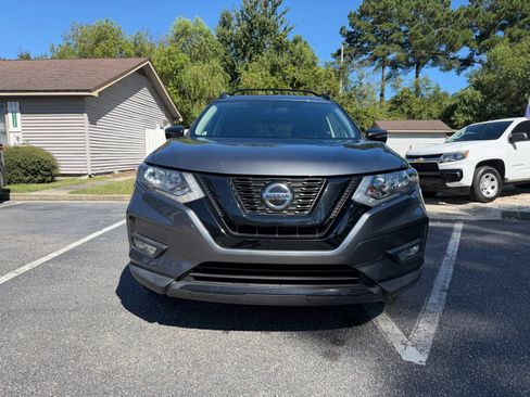 Used 2018 Nissan Rogue SV w/ Premium Package FWD image 3