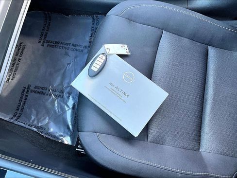 Used 2023 Nissan Altima 2.5 SV FWD image 14