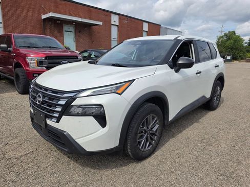 Used 2024 Nissan Rogue S FWD image 1