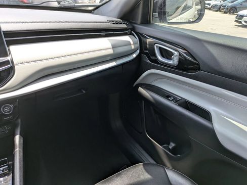 Used 2025 Jeep Compass Limited AWD/4WD image 19