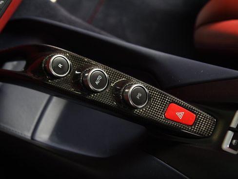 Used 2020 Ferrari 812 Superfast RWD image 7