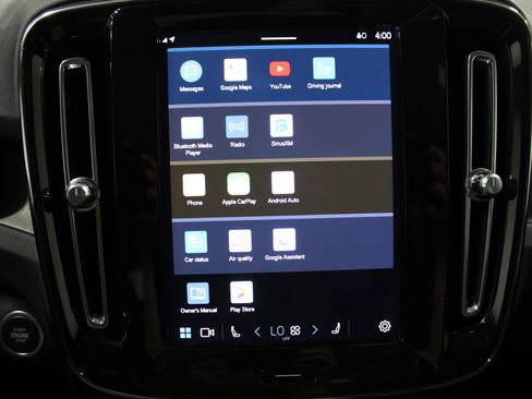 Used 2023 Volvo XC40 B4 Ultimate FWD image 13