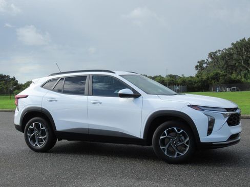 Used 2024 Chevrolet Trax LT w/ Driver Confidence Package image 2