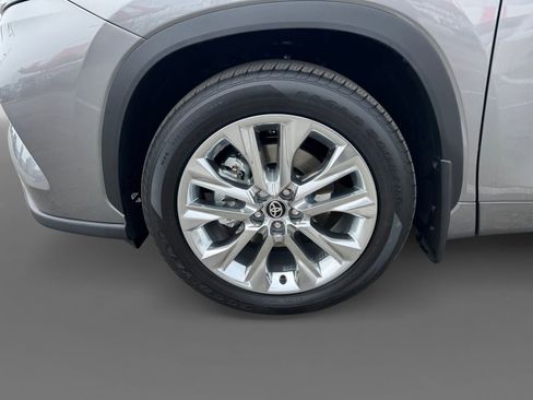 New 2026 Toyota Highlander Limited image 14