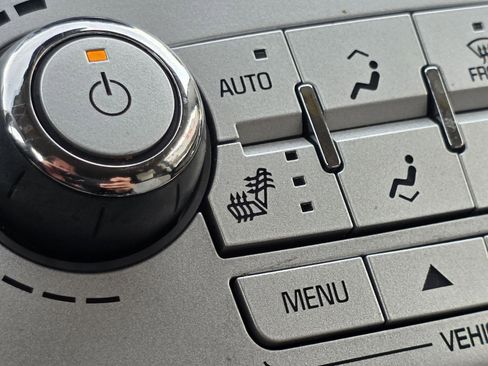 Used 2016 Chevrolet Equinox LTZ w/ Enhanced Convenience Package image 17